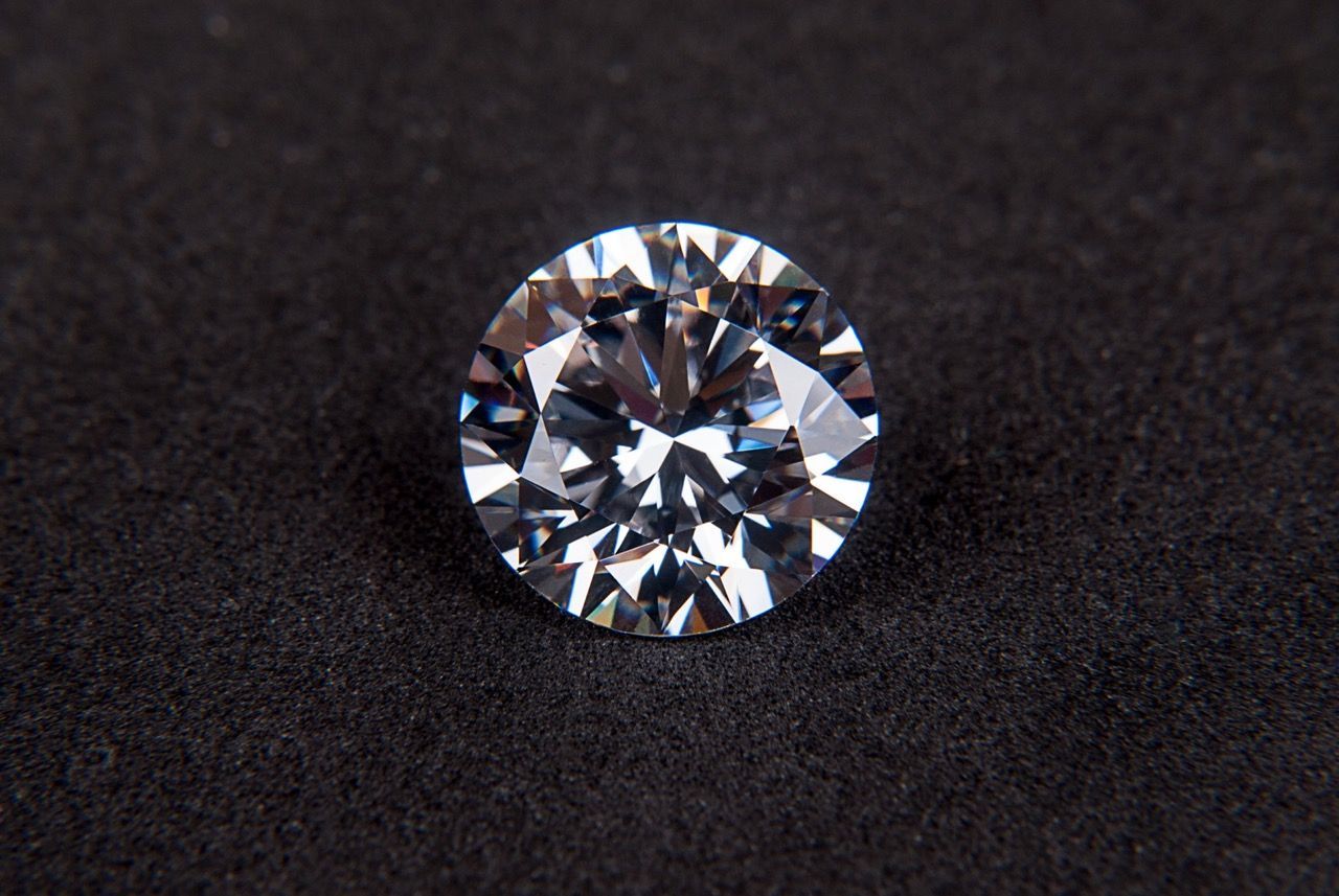 cual es la diferencia entre un diamante y un brillante