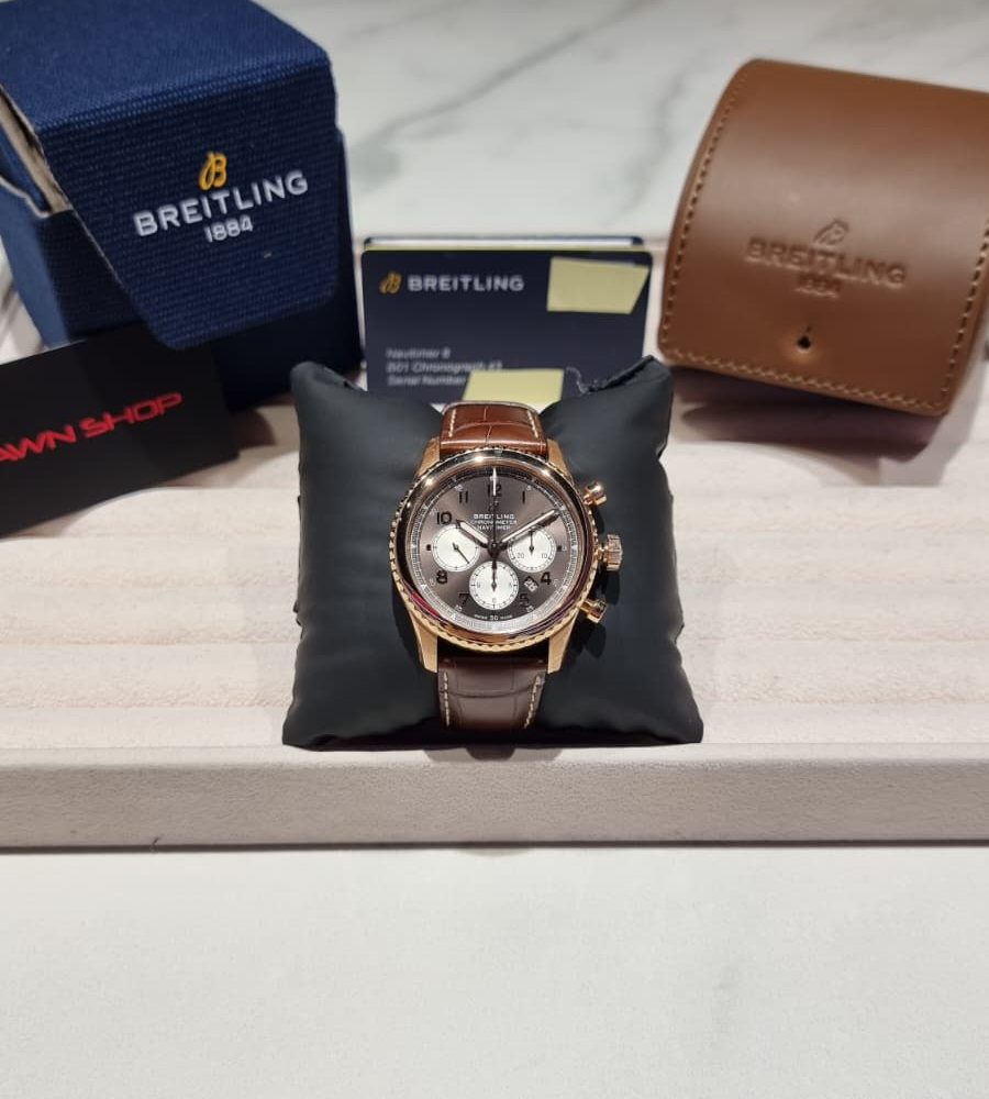 NAVITIMER 8 B01 (11)