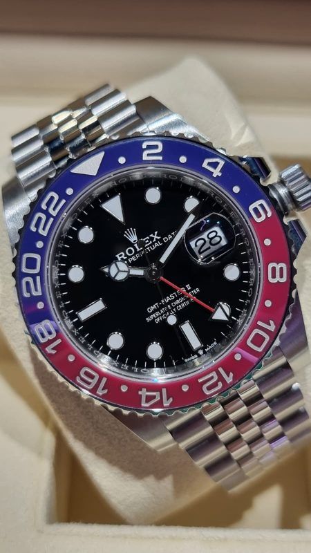 ROLEX -GMT MASTER II "PEPSI" Jubilee (No Docu)